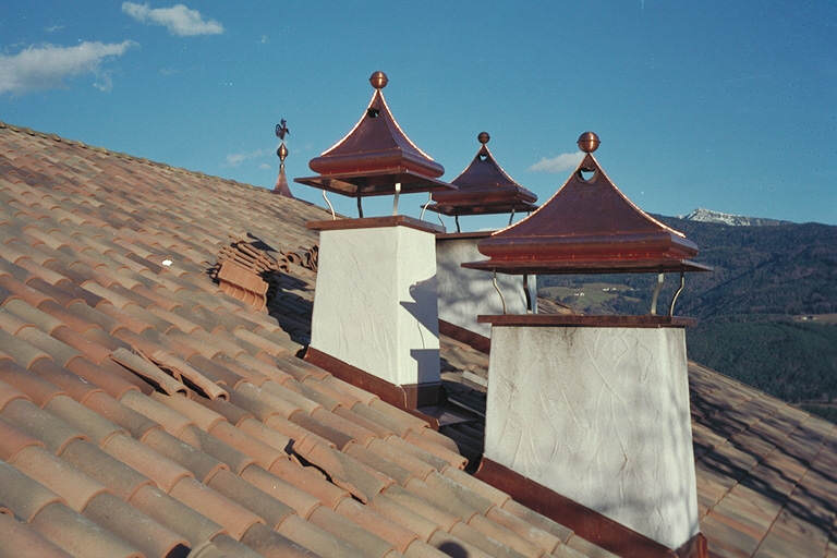 Kamindächer in Kupfer mit Inoxkonstruktion