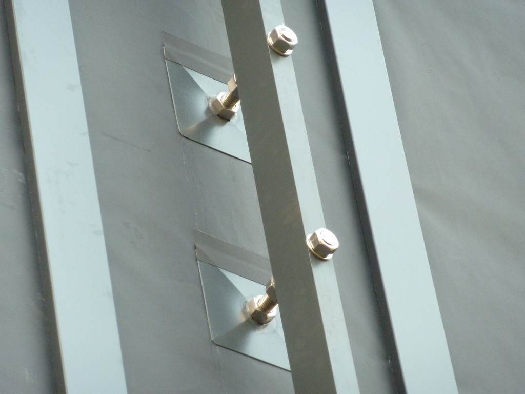 Siehe Befestigungssystem und Verlegesystem für die Wasserdichte – Winddichte UV beständige Fassadenbahn
