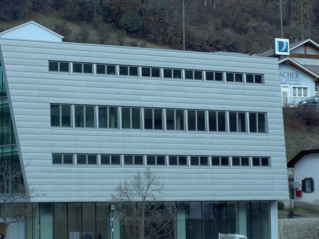 Winkelstehfalz Fassadenverkleidung horizontal in RZV Zink