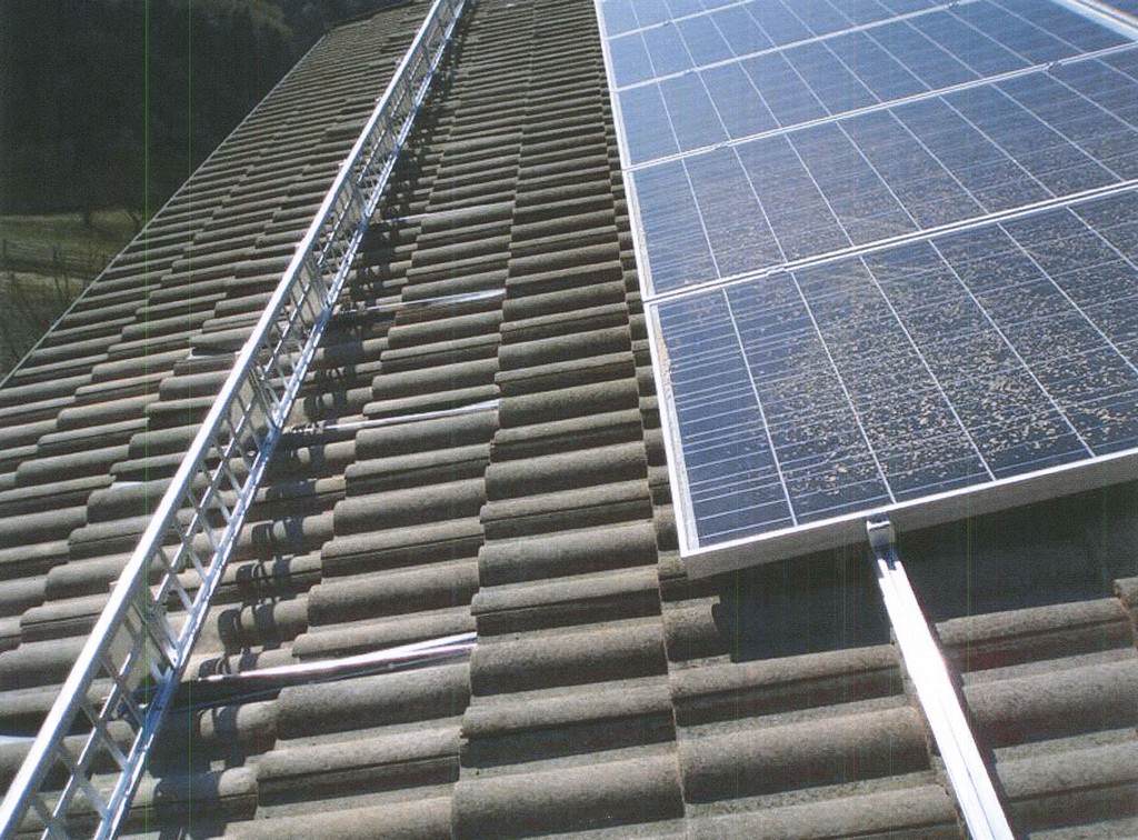 Traufkantenschneeschutz für Photovoltaik - Montage in der Dachfläche