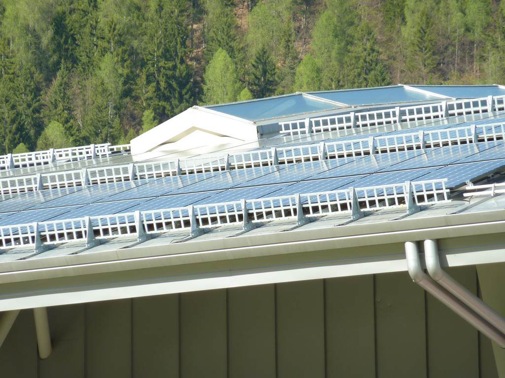 Traufkantenschneeschutz für Photovoltaik - Montage im Traufbereich und in der Dachfläche